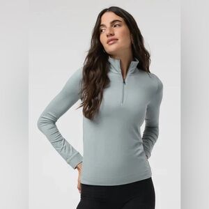 VUORI Halo Essential Half Zip Grey Long Sleeve Activewear Top Women’s Quarter L